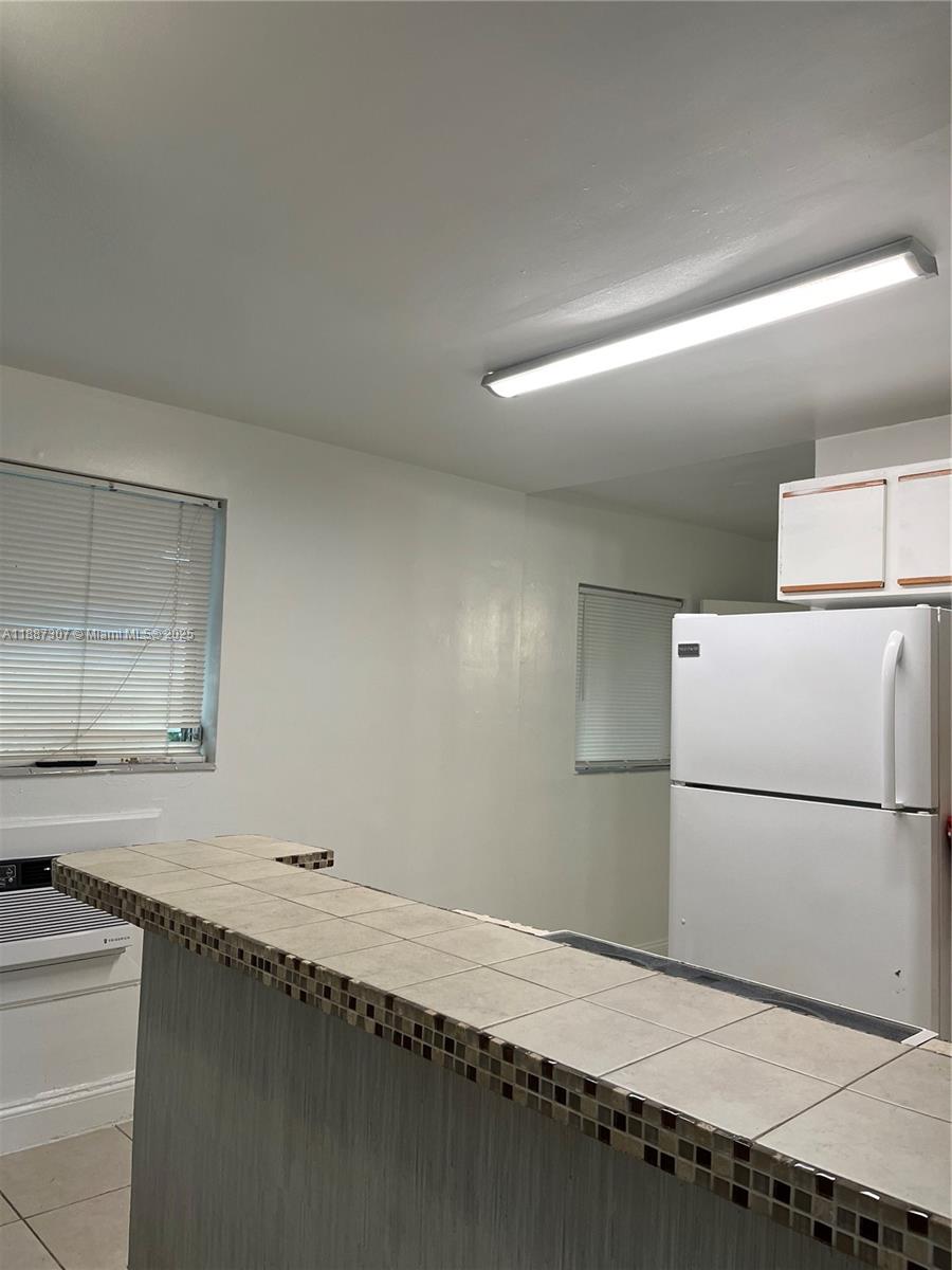 HOLLYWOOD LITTLE RANCHES - Residential Lease