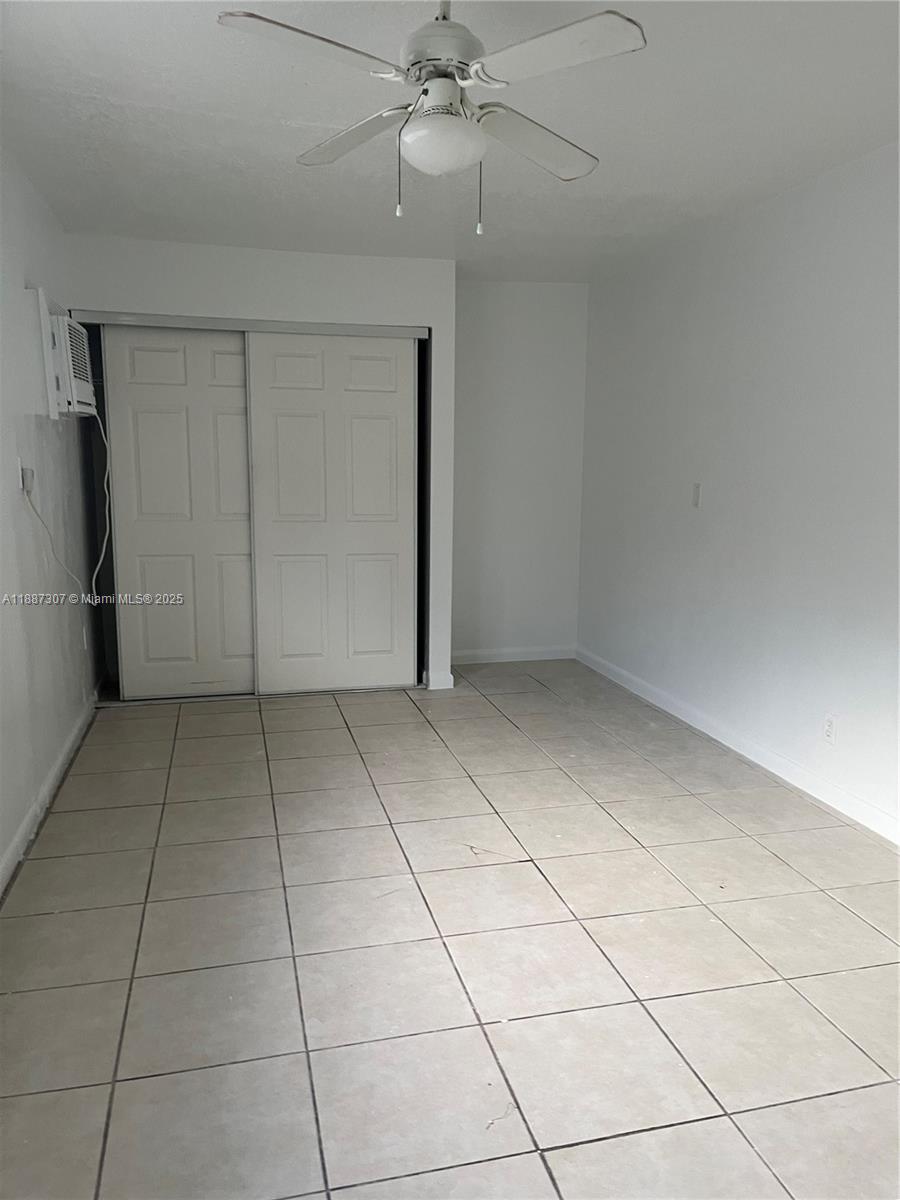 HOLLYWOOD LITTLE RANCHES - Residential Lease