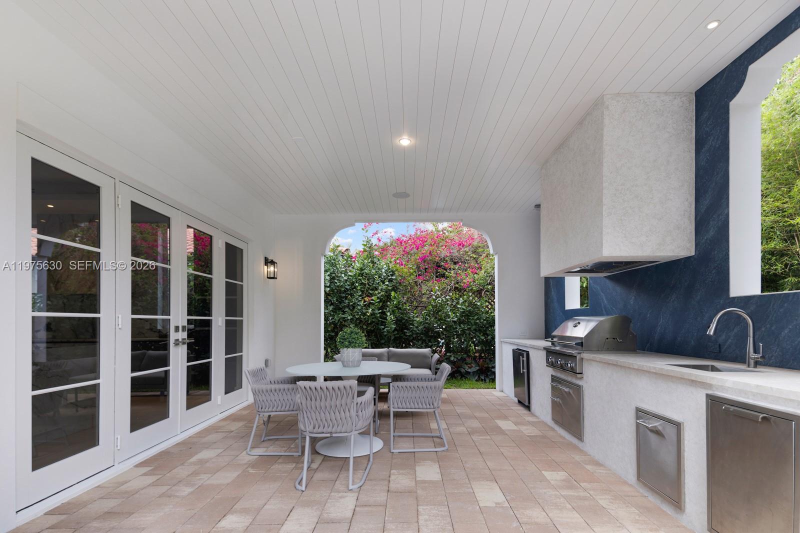 CORAL GROVES - Residential