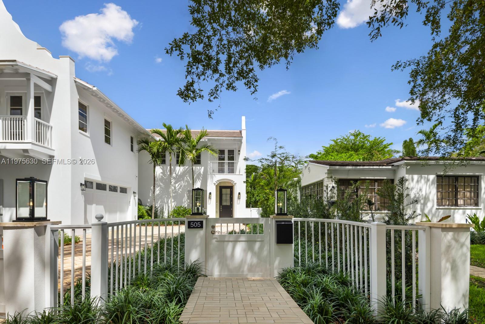 CORAL GROVES - Residential