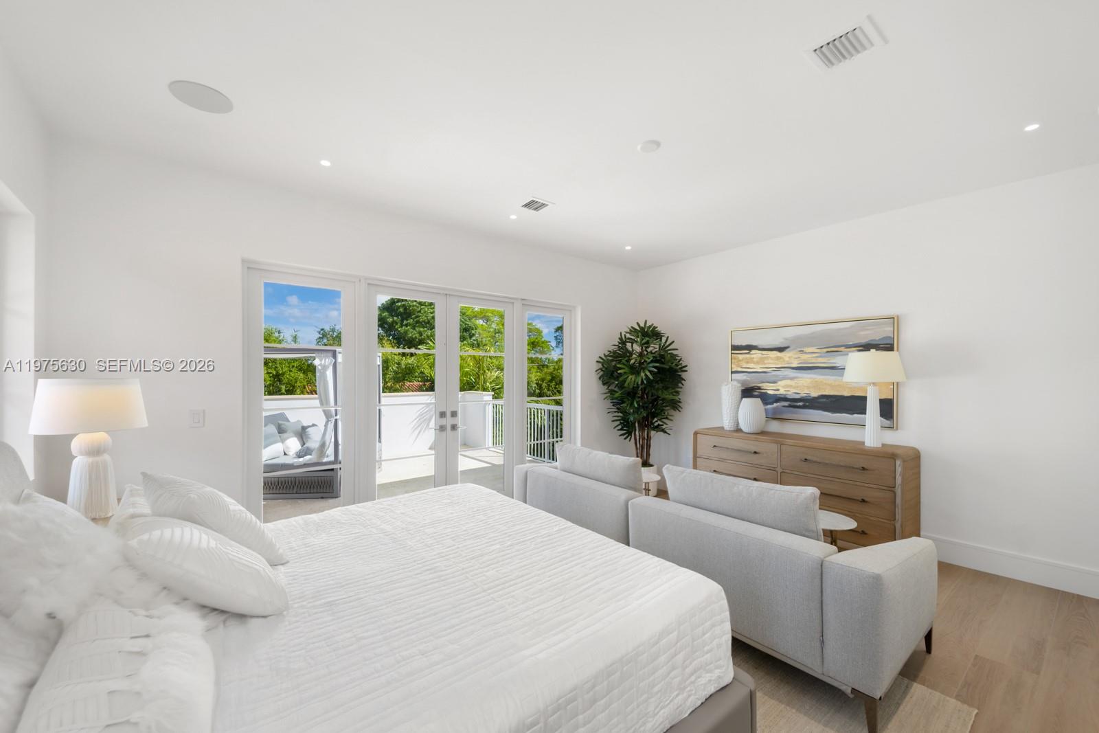 CORAL GROVES - Residential