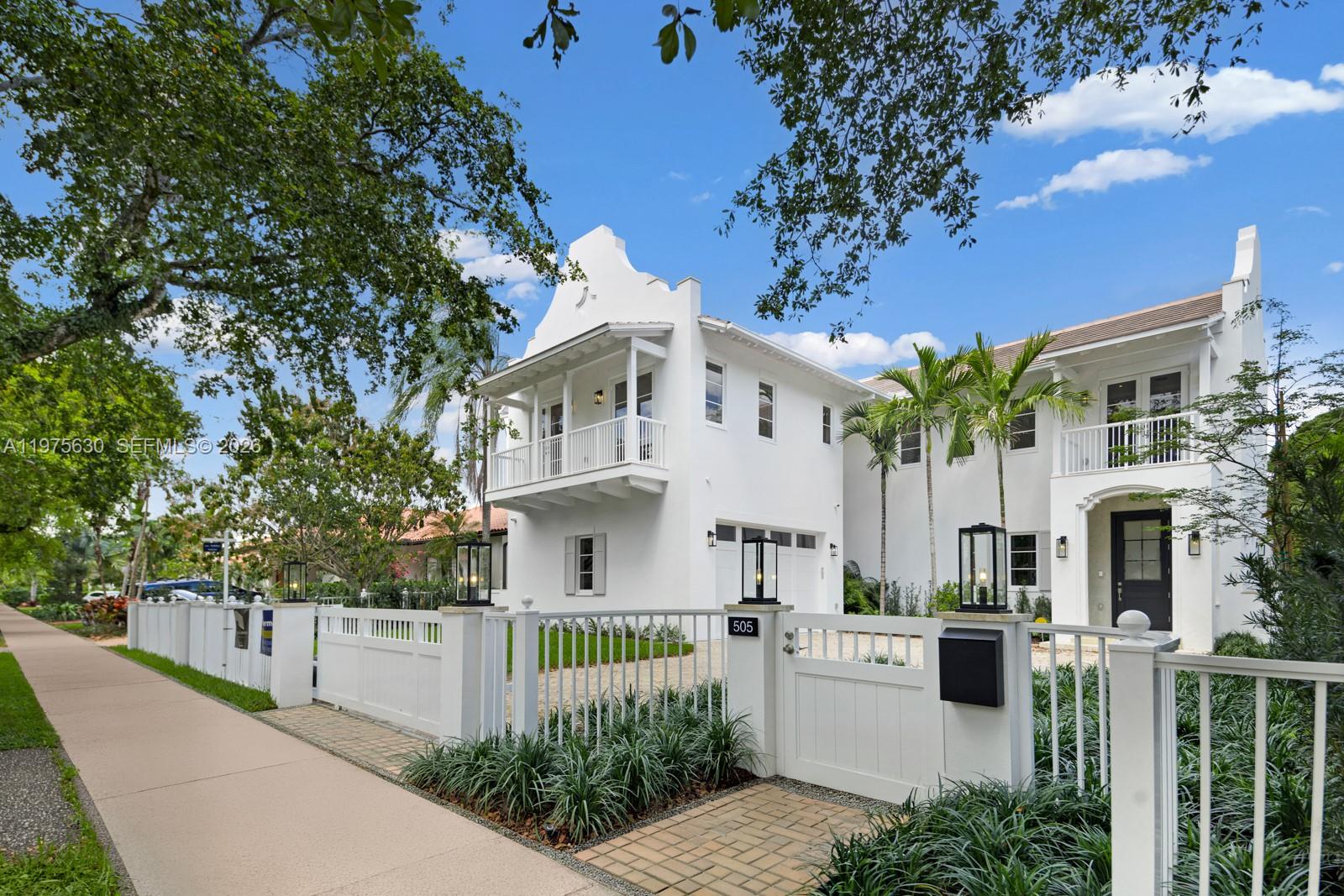 CORAL GROVES - Residential