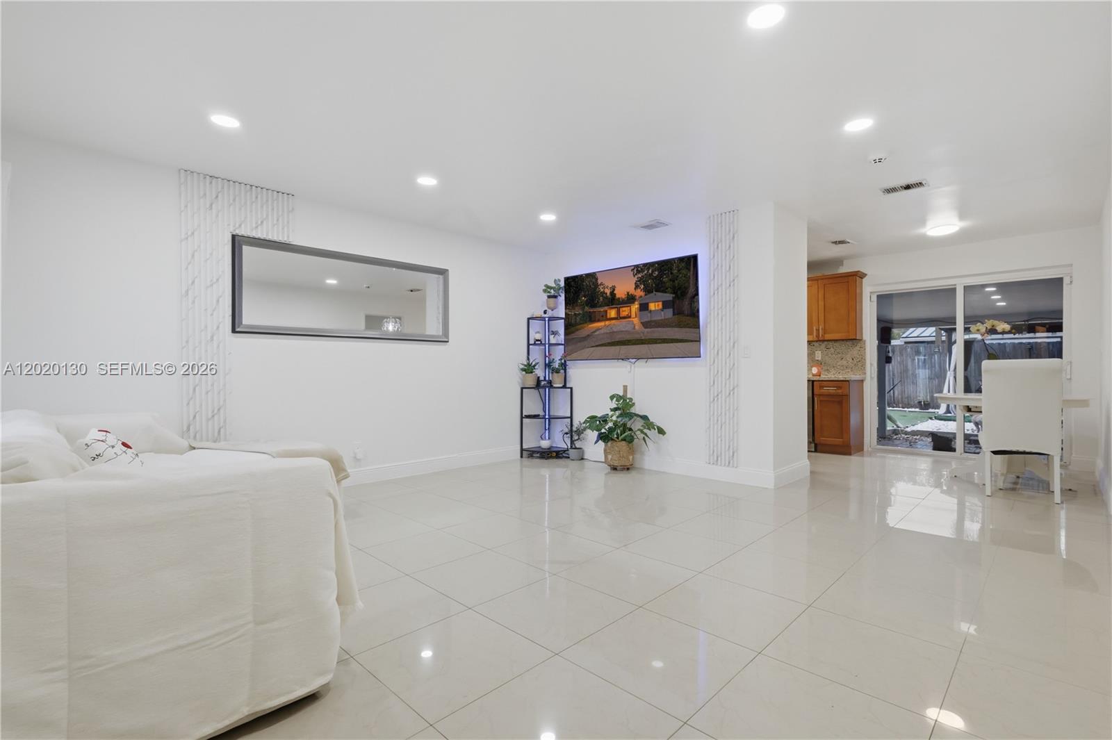 PALM LANE VILLA NO 3 - Residential