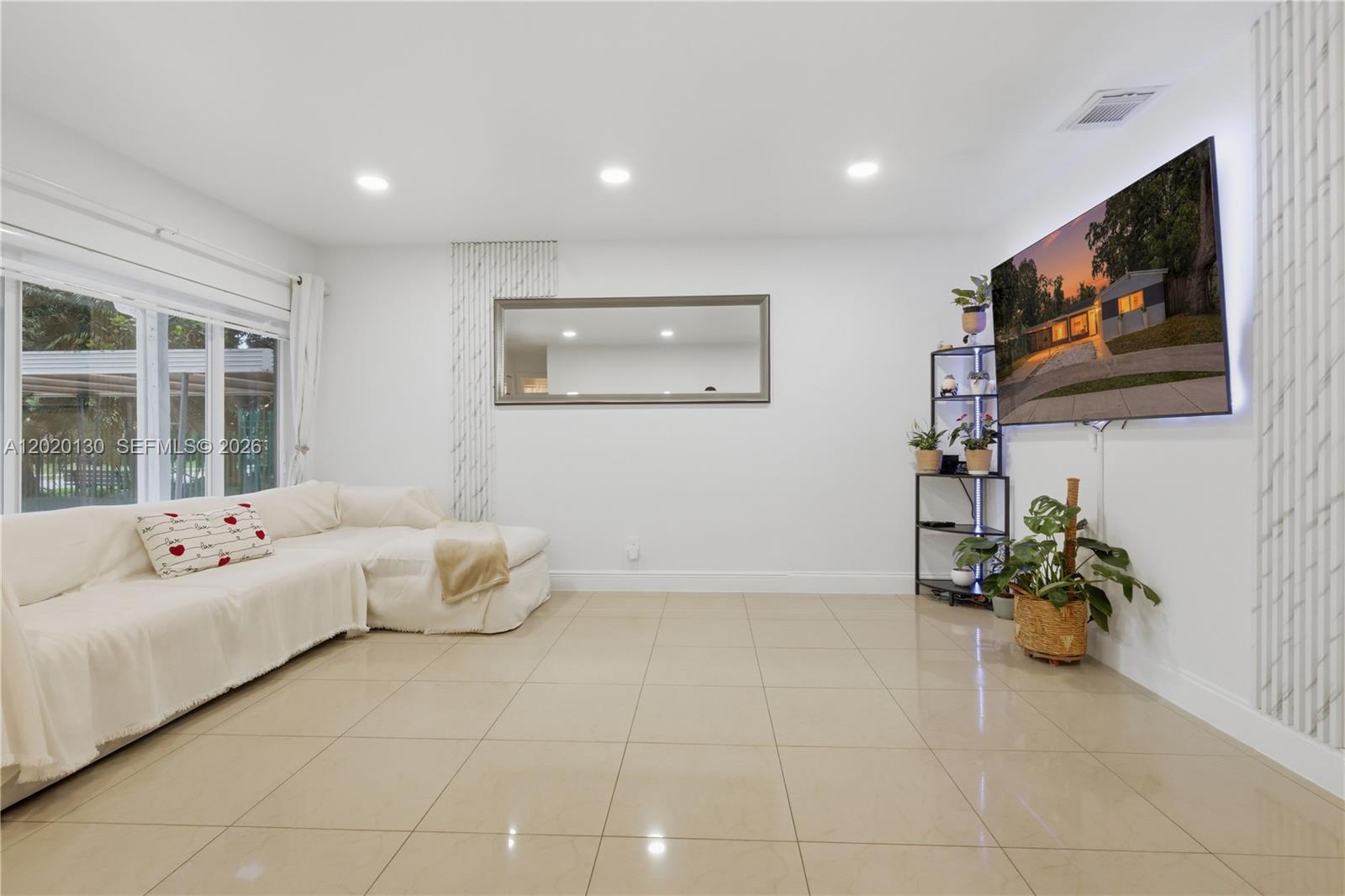 PALM LANE VILLA NO 3 - Residential