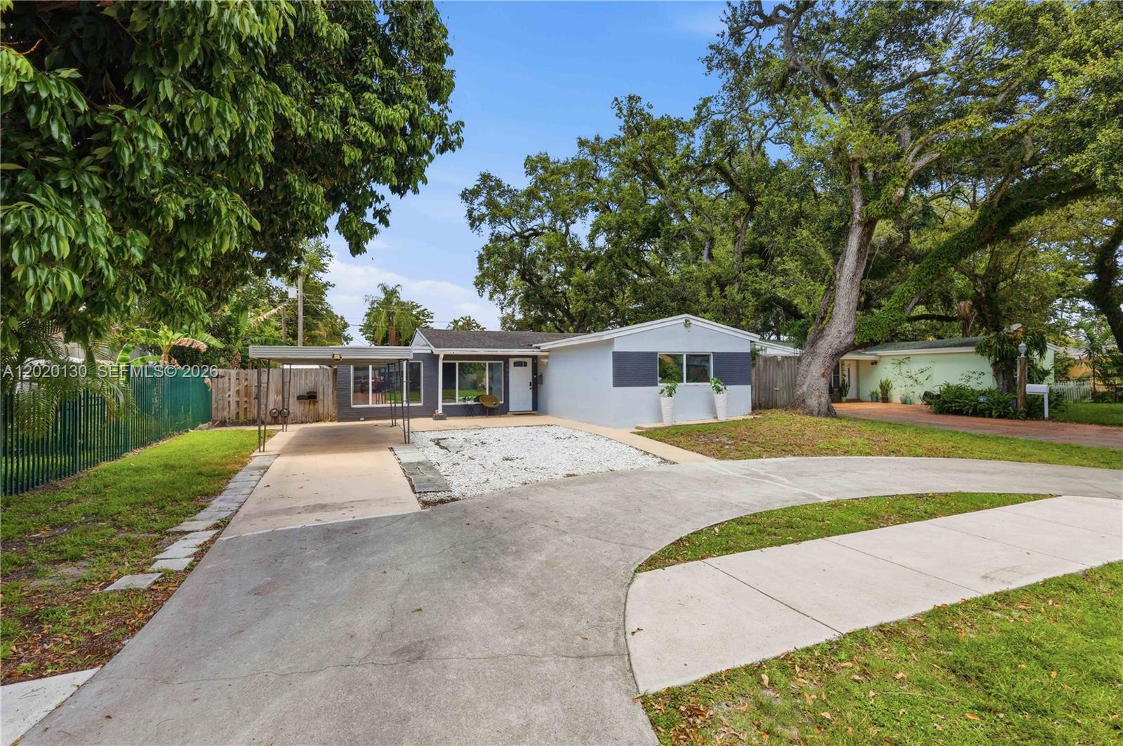 PALM LANE VILLA NO 3 - Residential