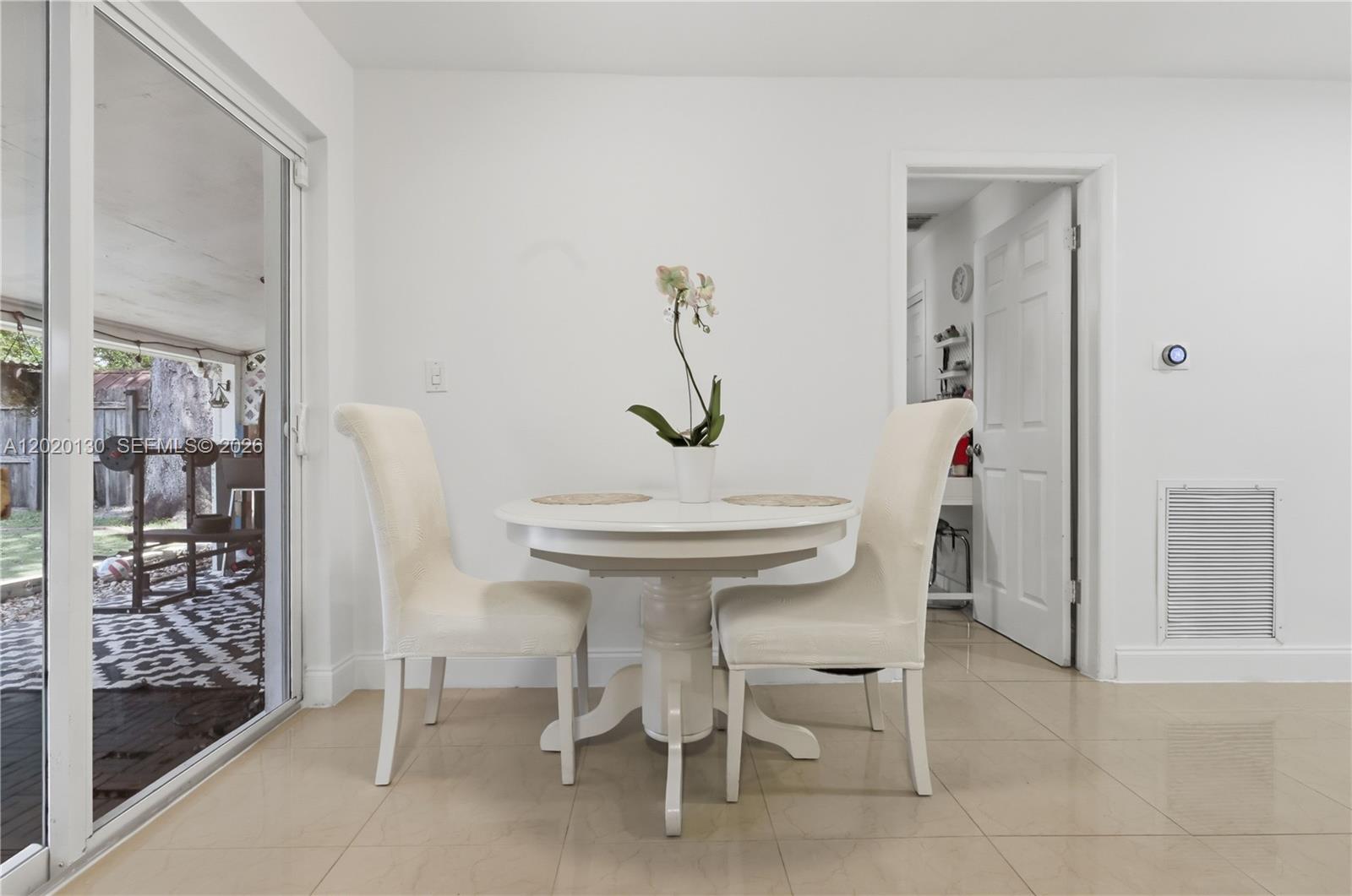 PALM LANE VILLA NO 3 - Residential