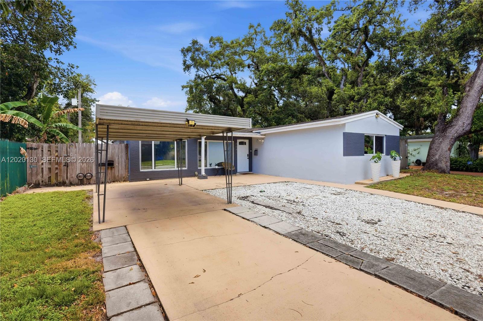 PALM LANE VILLA NO 3 - Residential