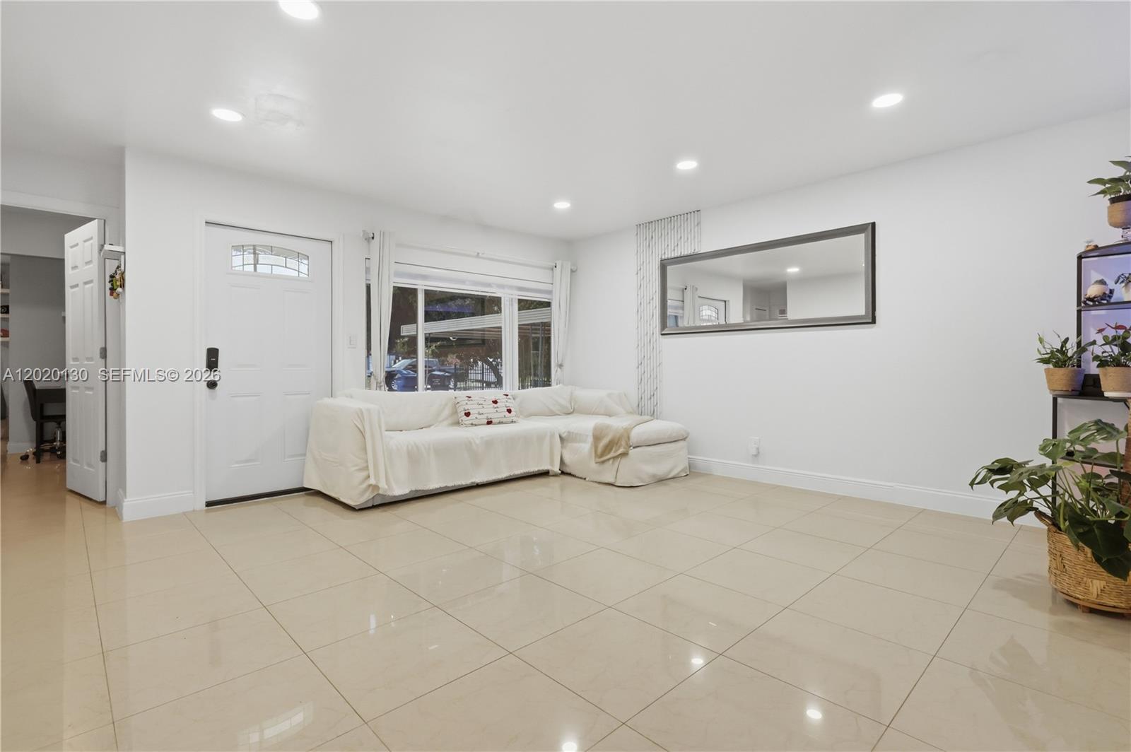 PALM LANE VILLA NO 3 - Residential