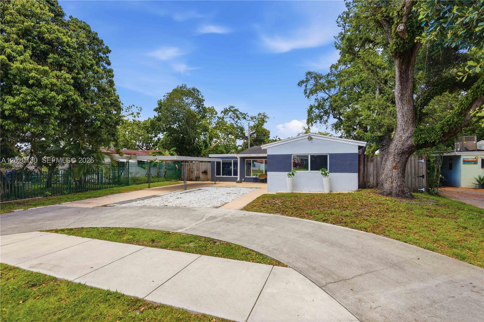 PALM LANE VILLA NO 3 - Residential