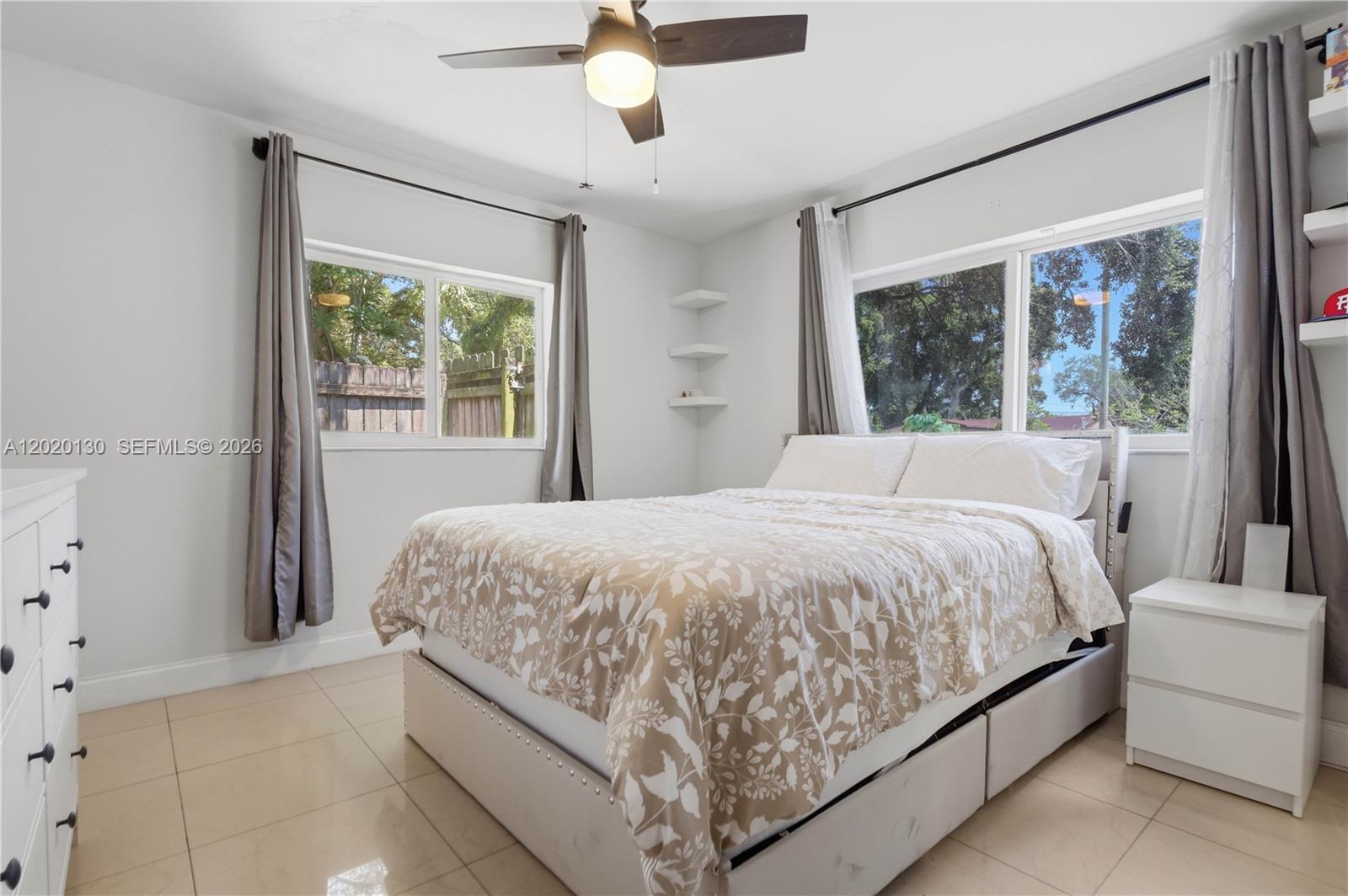 PALM LANE VILLA NO 3 - Residential