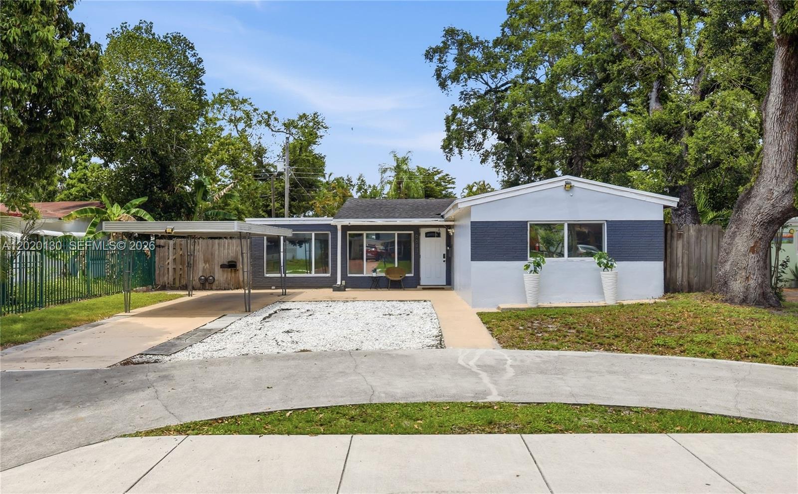 PALM LANE VILLA NO 3 - Residential