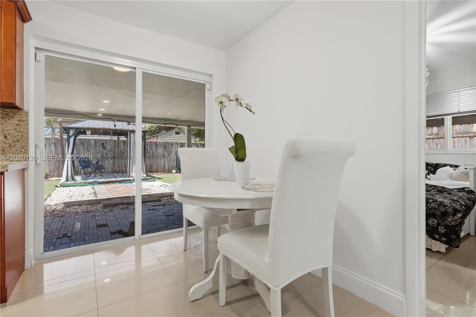 PALM LANE VILLA NO 3 - Residential