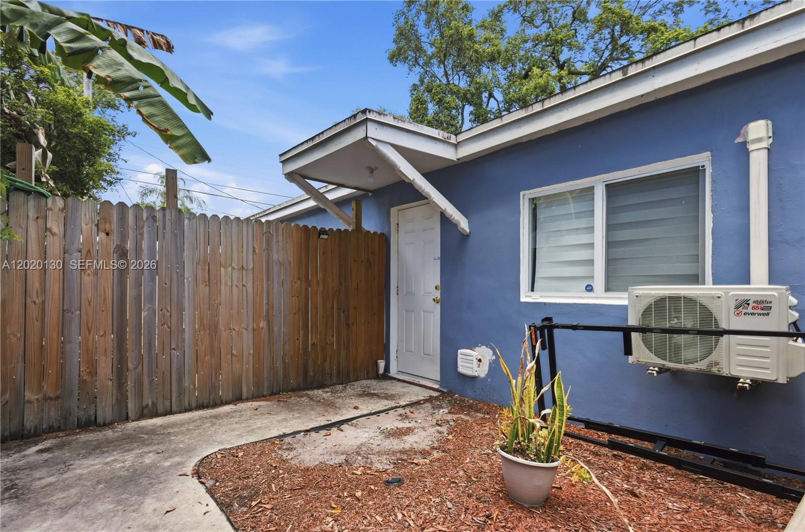 PALM LANE VILLA NO 3 - Residential