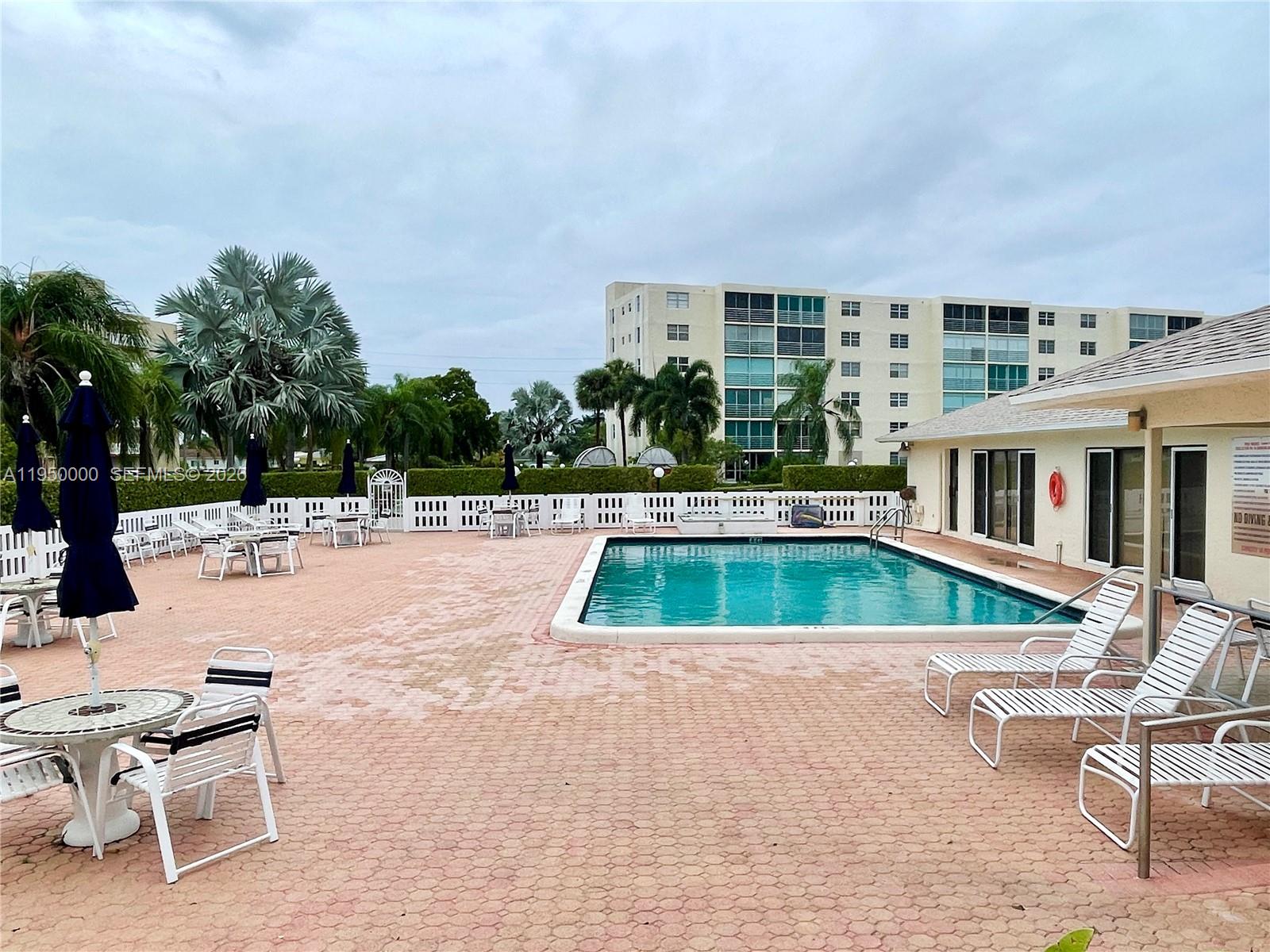 MEADOWBROOK LAKES VIEW - Residential