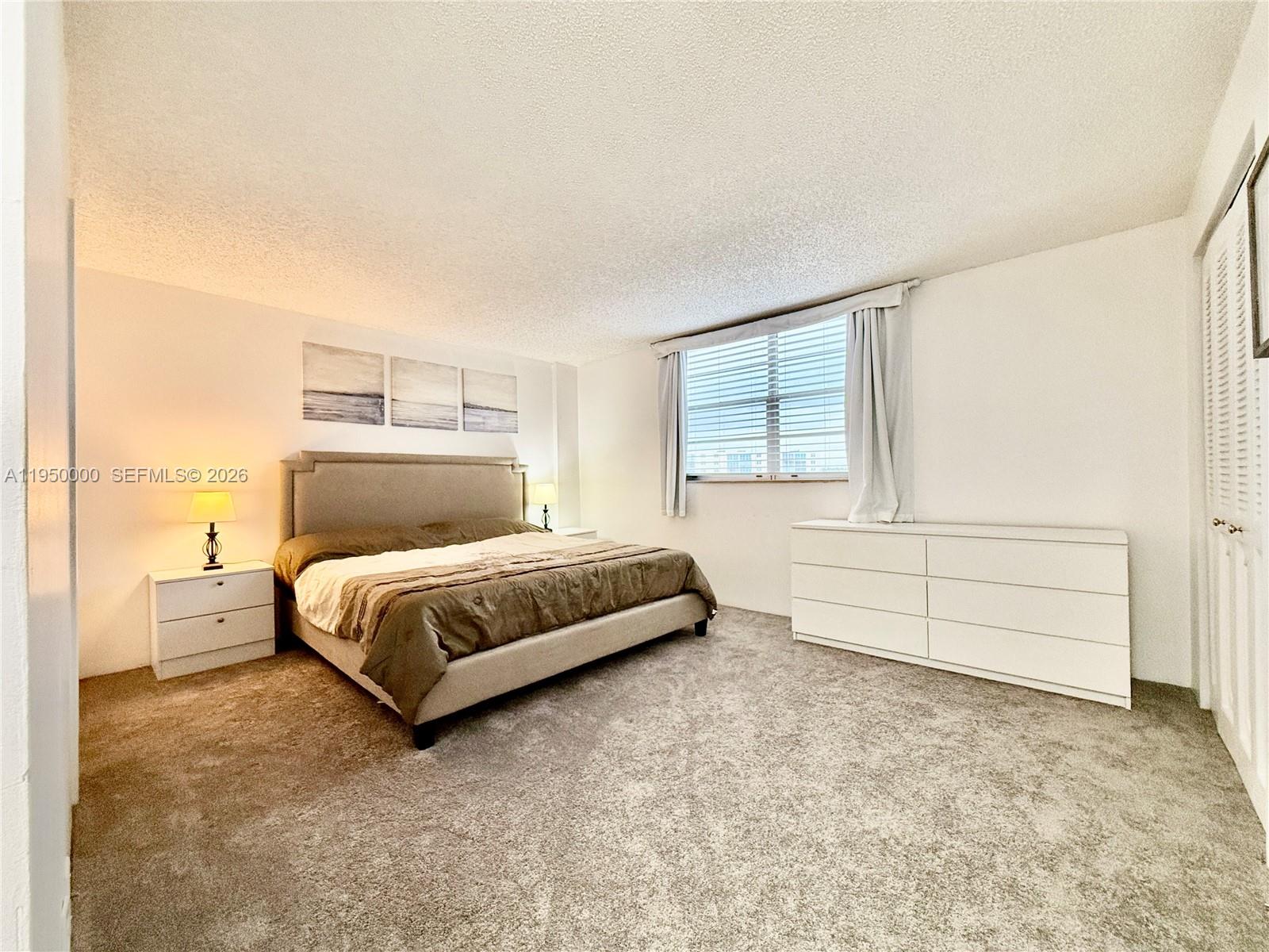 MEADOWBROOK LAKES VIEW - Residential