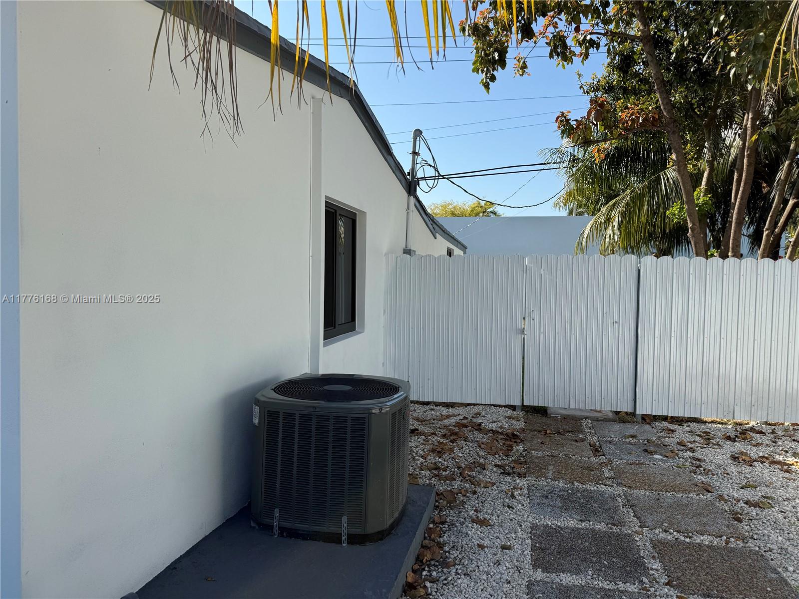 9950 SW 55th St