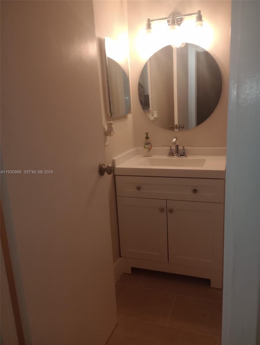 HAMPTON COURT CONDO - Residential Lease