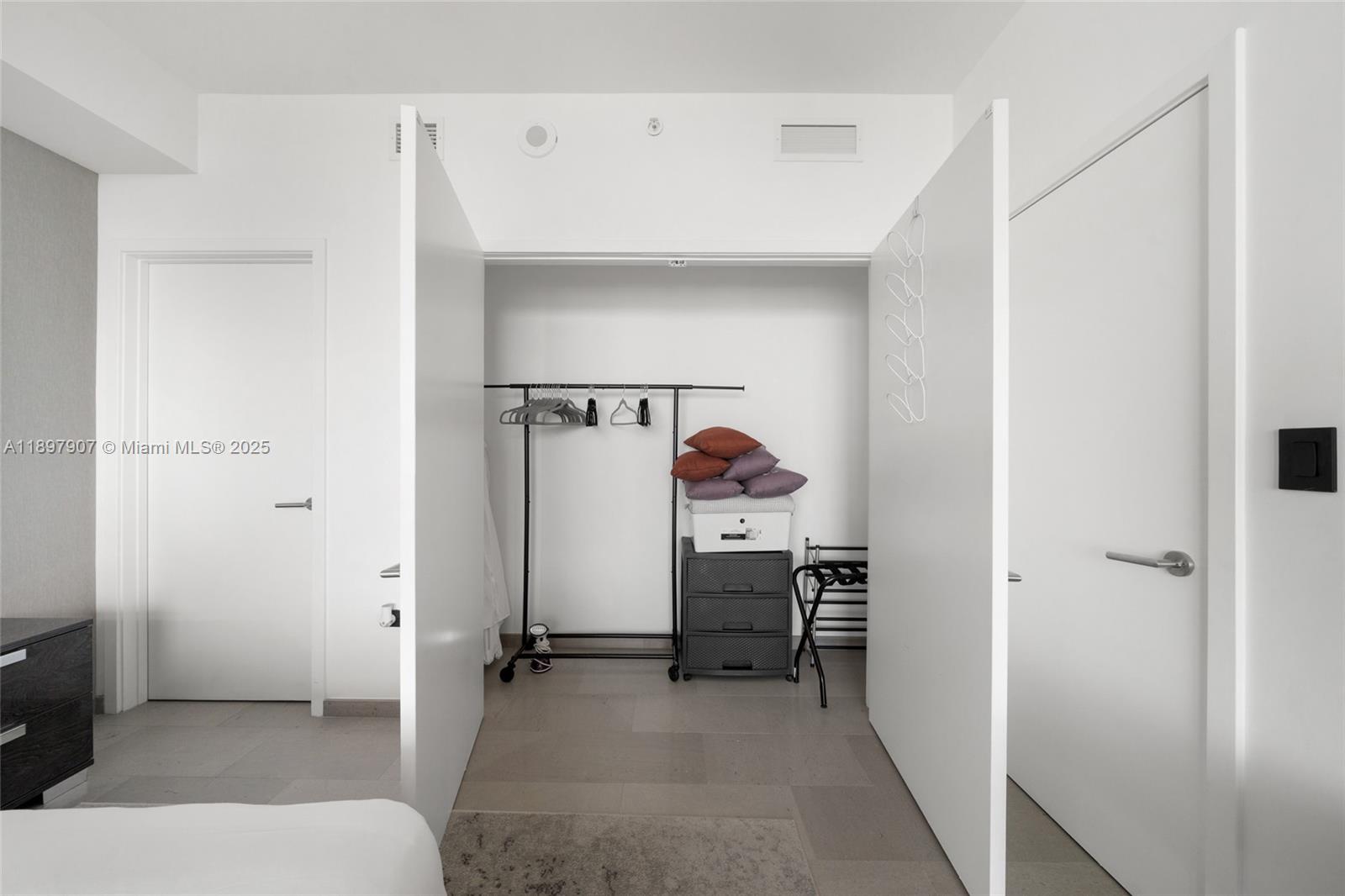 RISE CONDO - Residential