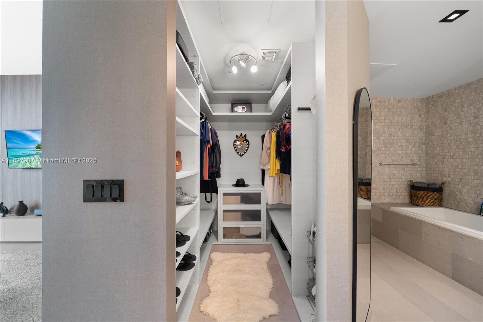 RISE CONDO - Residential