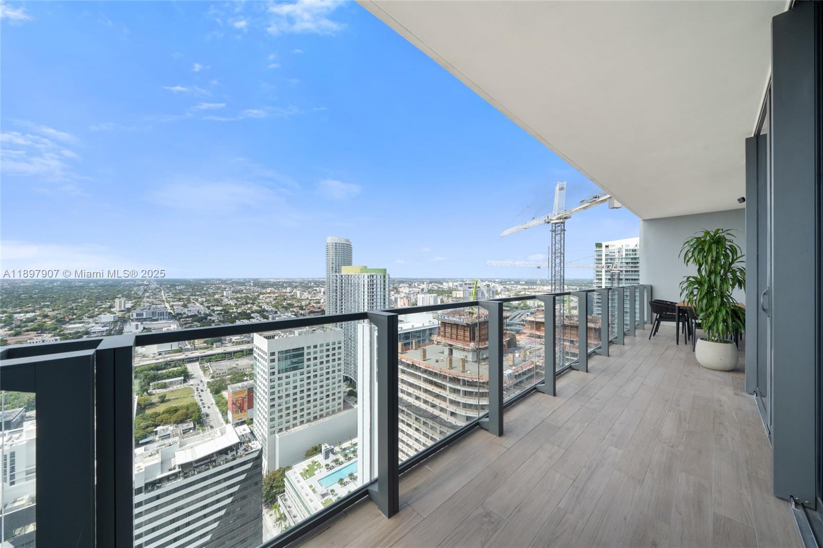 RISE CONDO - Residential