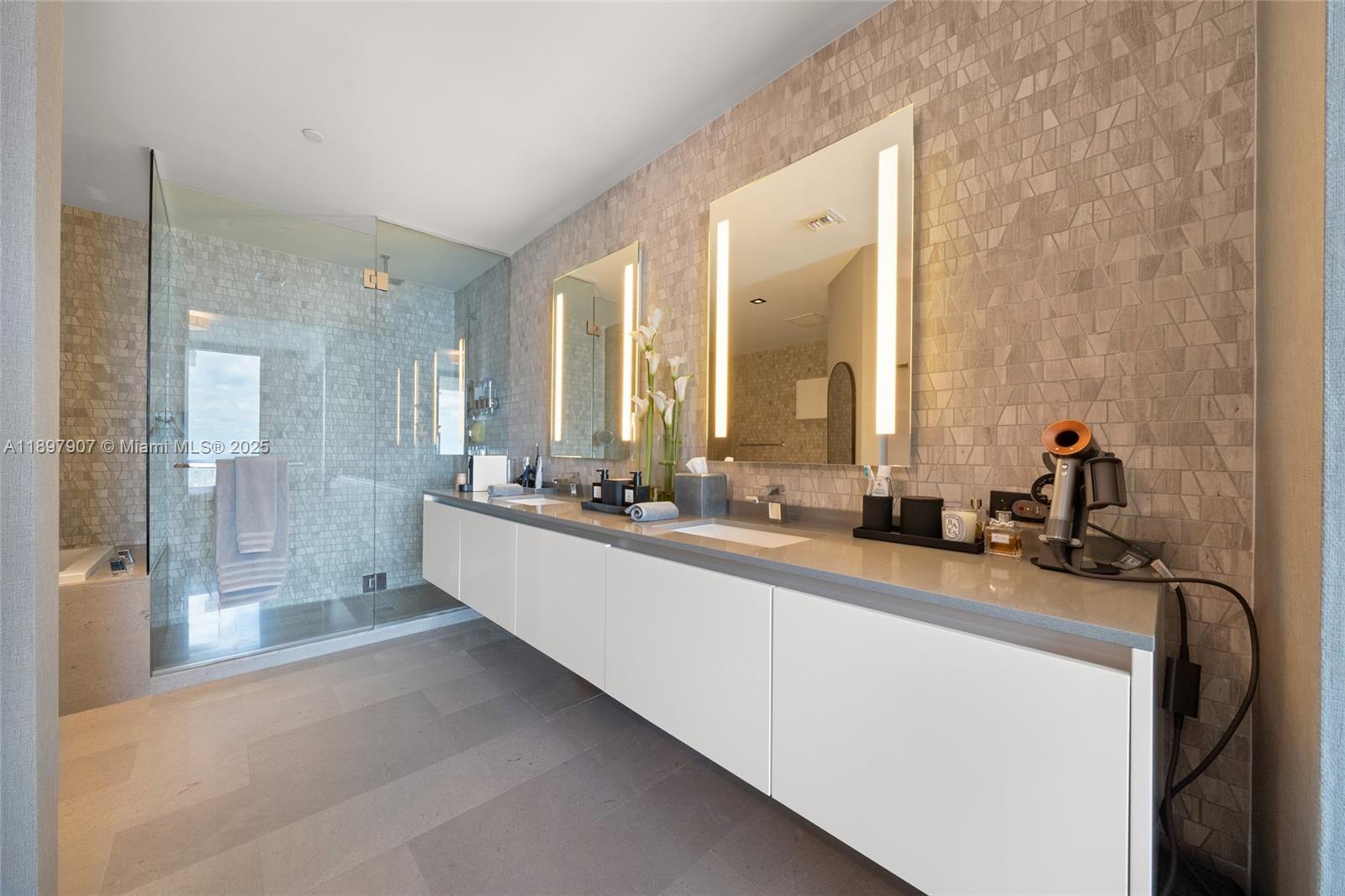 RISE CONDO - Residential