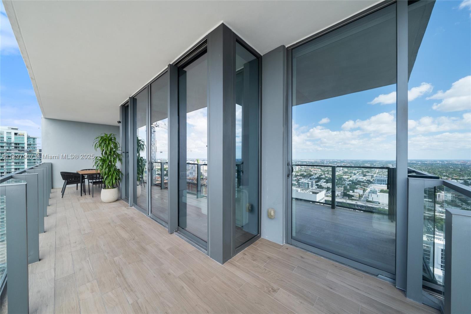 RISE CONDO - Residential