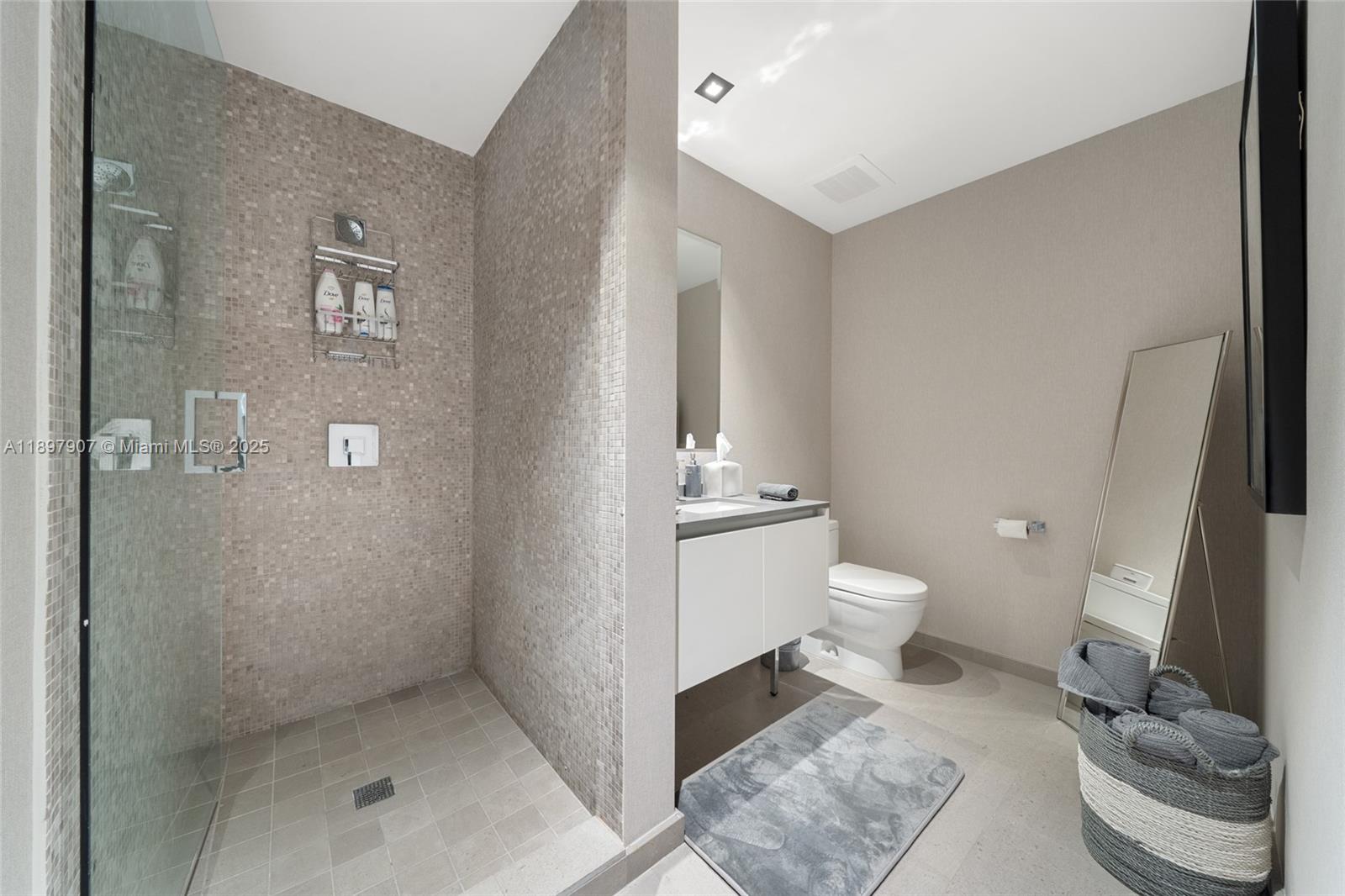 RISE CONDO - Residential