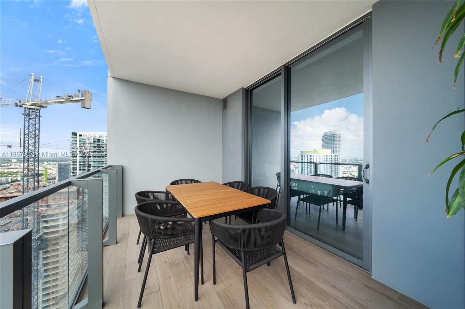 RISE CONDO - Residential
