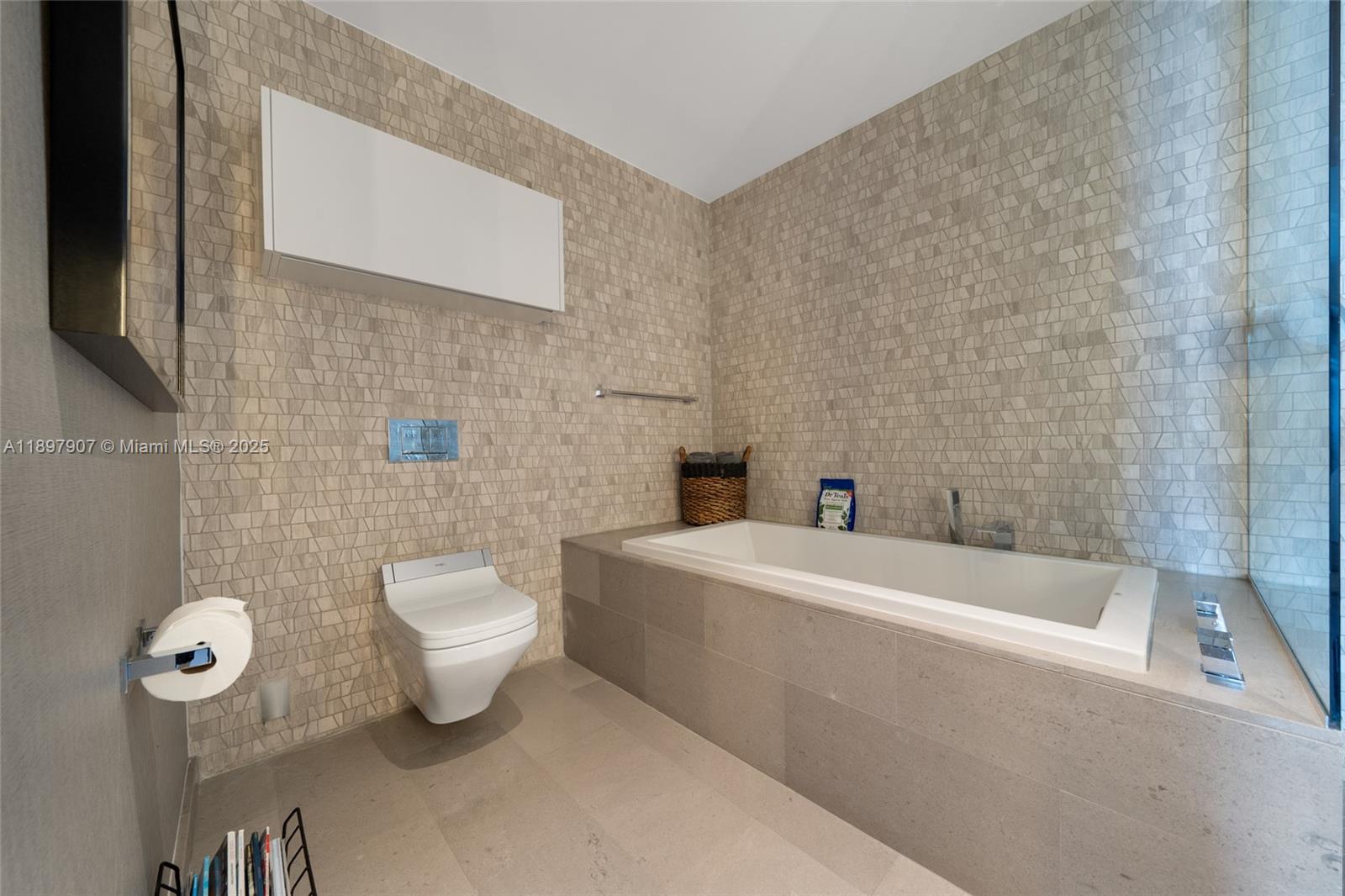 RISE CONDO - Residential