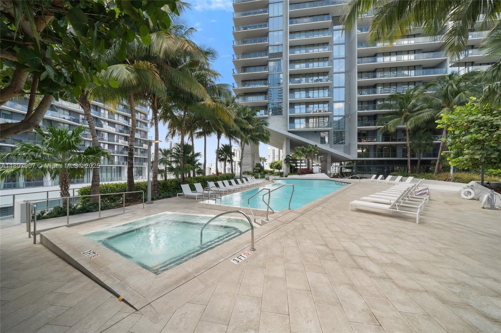 RISE CONDO - Residential