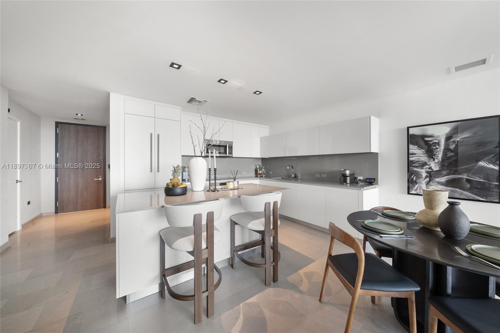 RISE CONDO - Residential
