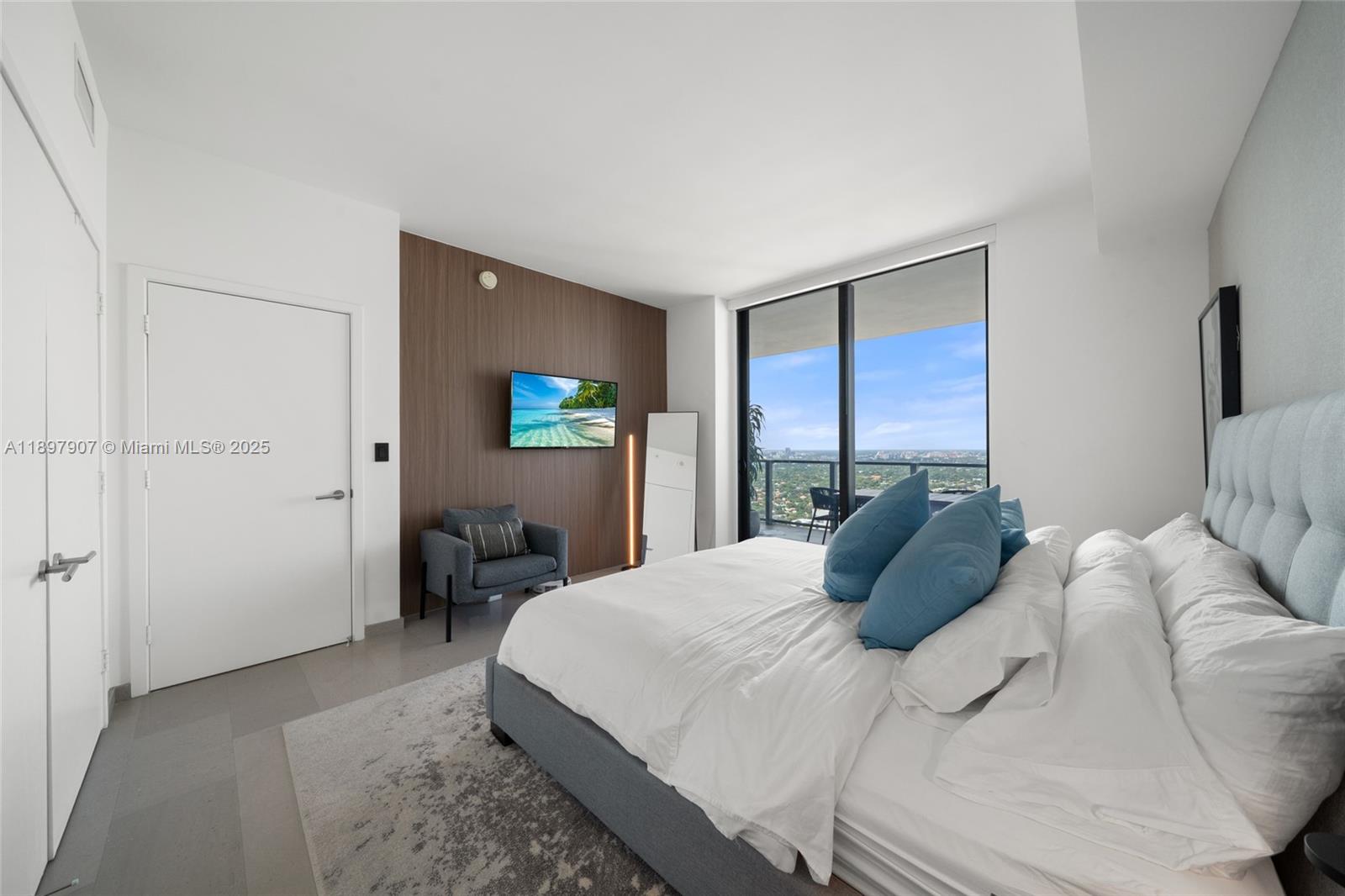 RISE CONDO - Residential
