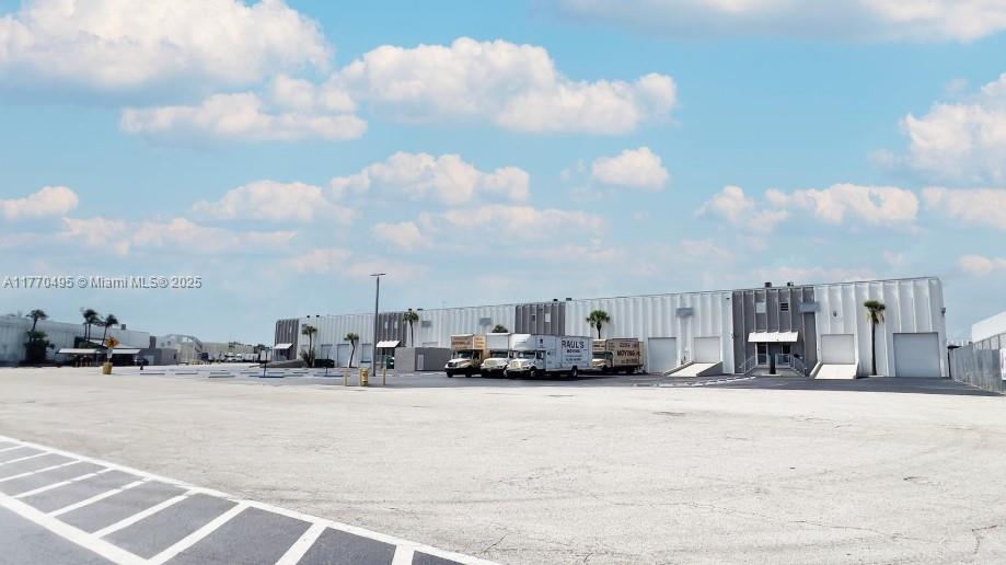 PROPERTY FEATURES:
+/- 5,000 SQ. FT. Total
+/- 500 SQ. FT. Office
+/- 4,500 SQ. FT. Warehouse
One (1) Dock High Loading Doors
One (1) Ramp Loading Door
One (1) Rail Service Door
20’ Clear Ceiling Height
Twin-T Roof Construction
Fully Fire Sprinkled Building
OPEX: $3.75
LEASE RATE DOES NOT INCLUDE OPEX