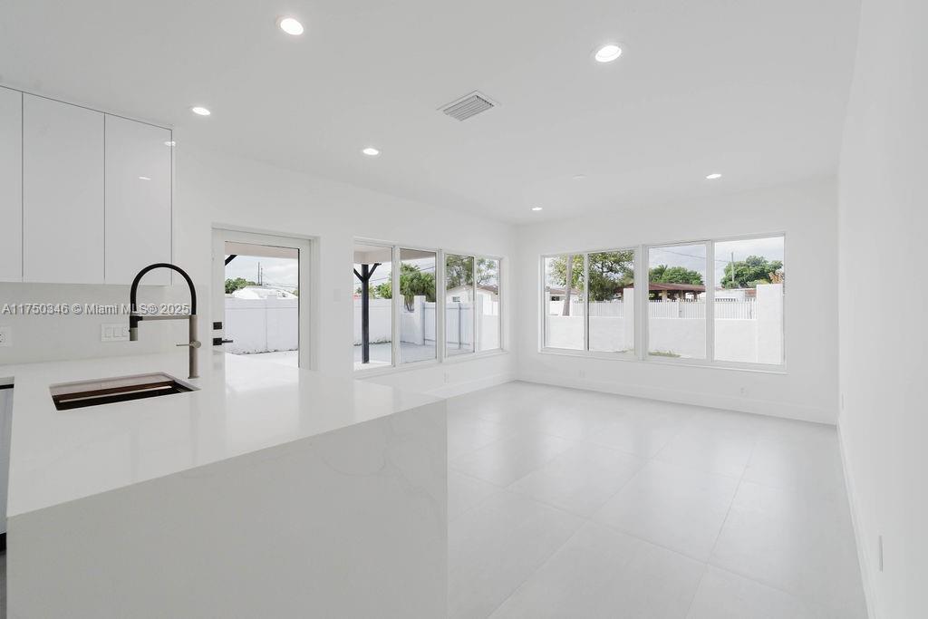 FAIRLAWN ESTS 1ST ADDN - Residential