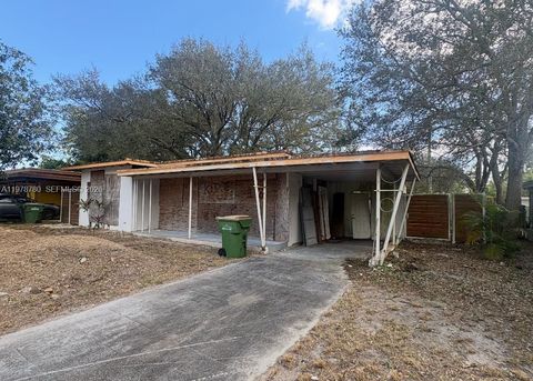 Osta Florida unelmakotisi myyjän rahoituksella 380 NW 128th St North Miami FL 33168