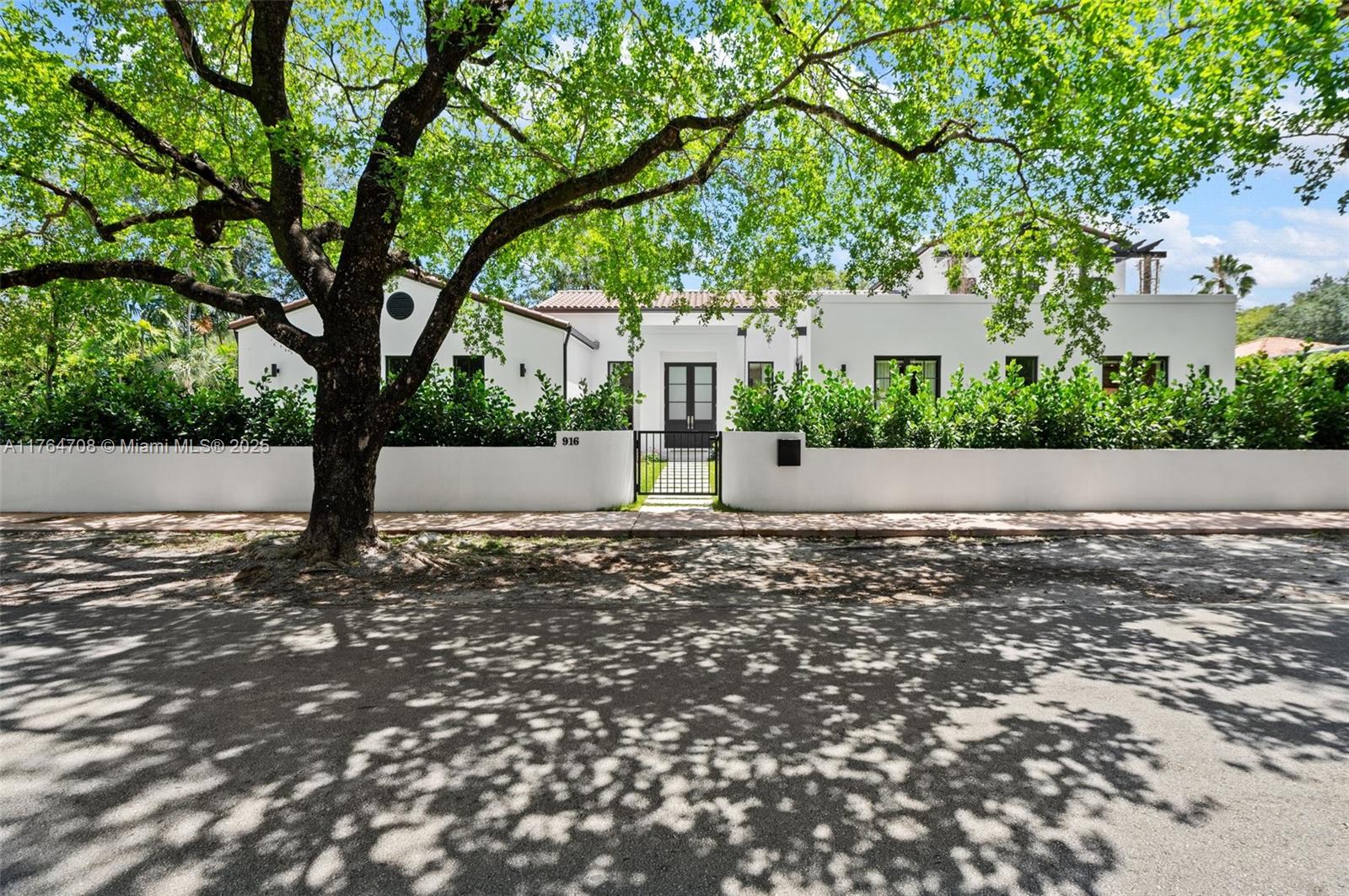 916 Milan Ave, Coral Gables, Broward County, Florida - 5 Bedrooms  
6 Bathrooms - 