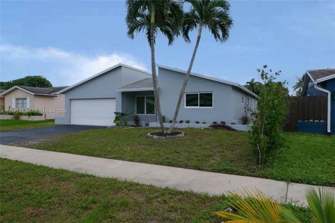 5810 NW 56th Pl Tamarac FL 33319