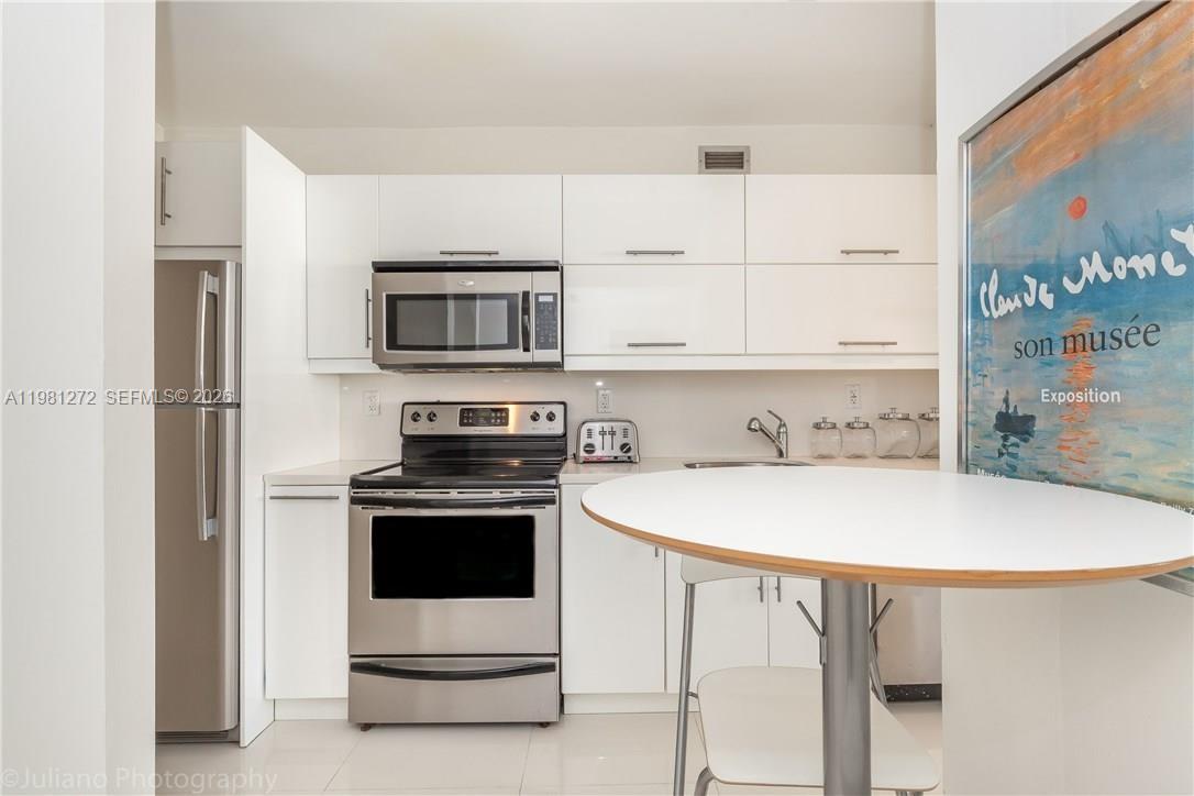 THE DECOPLAGE CONDO - Residential Lease