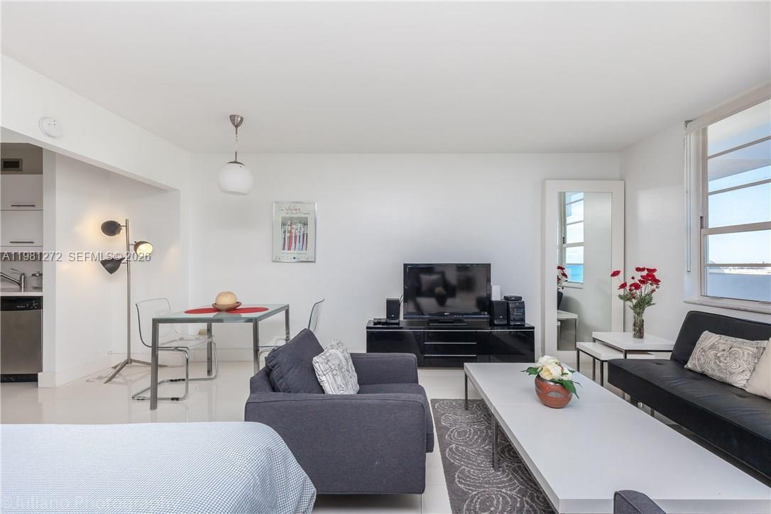 THE DECOPLAGE CONDO - Residential Lease