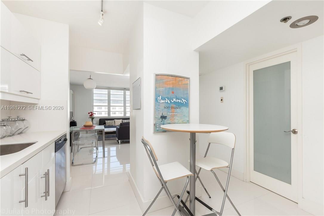 THE DECOPLAGE CONDO - Residential Lease