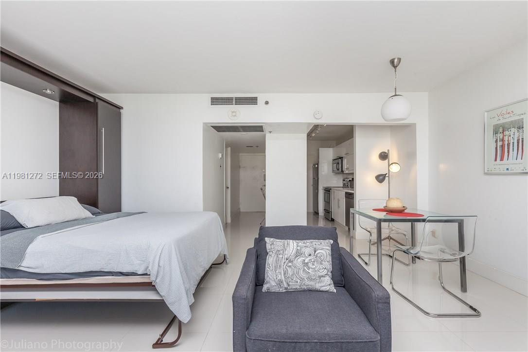 THE DECOPLAGE CONDO - Residential Lease