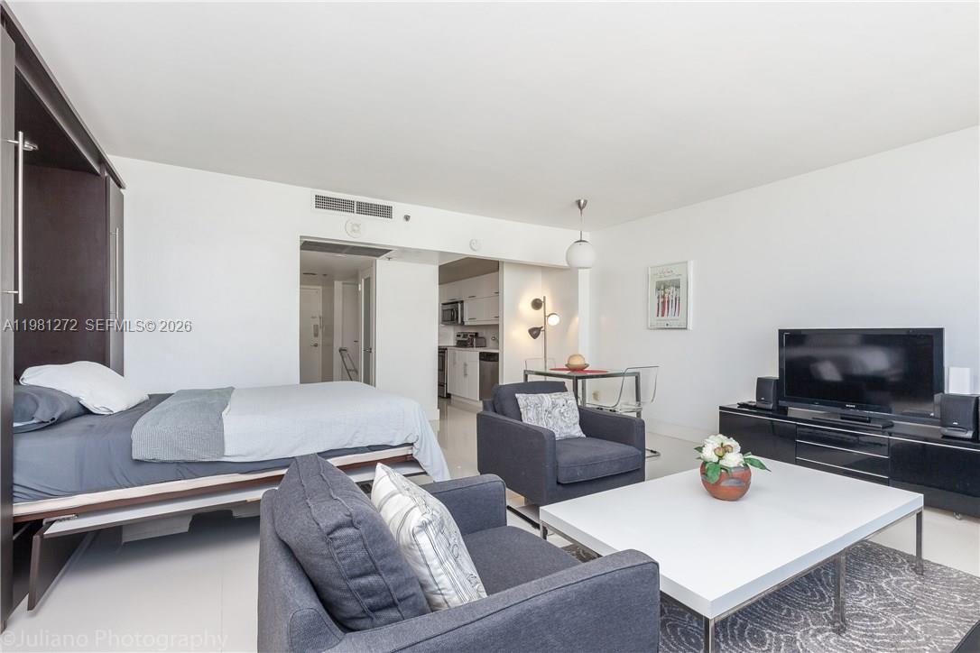 THE DECOPLAGE CONDO - Residential Lease