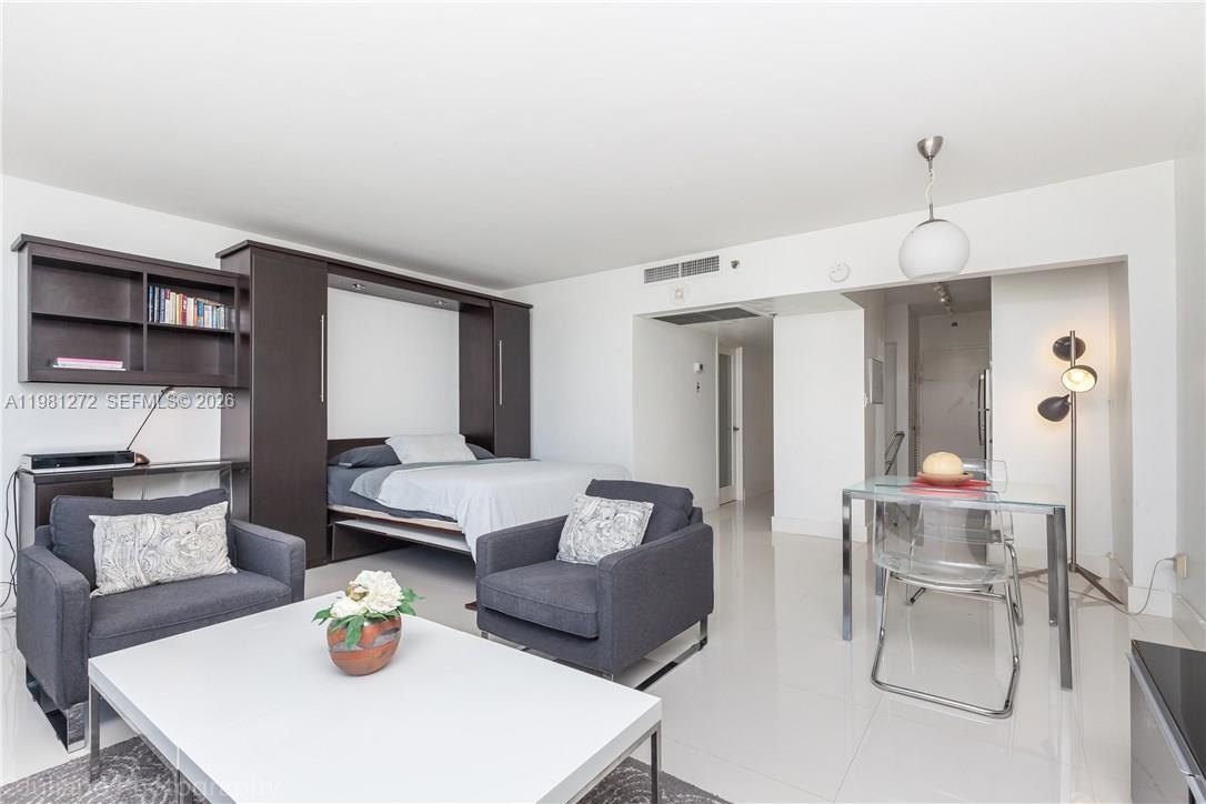 THE DECOPLAGE CONDO - Residential Lease