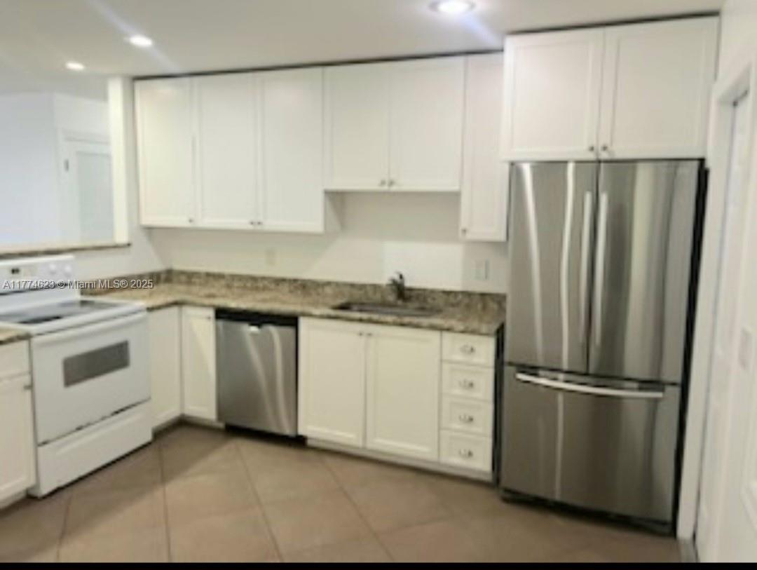 NORTH PALM BEACH VILLAGE - Residential Lease