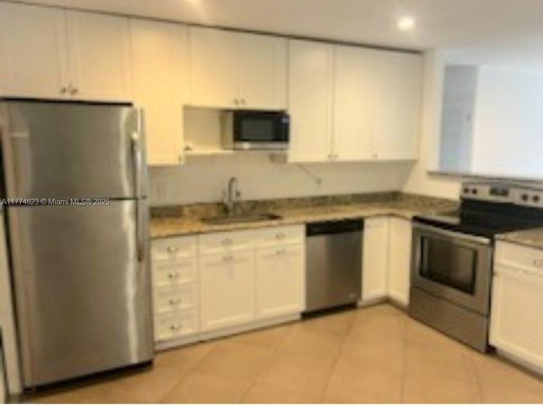 NORTH PALM BEACH VILLAGE - Residential Lease