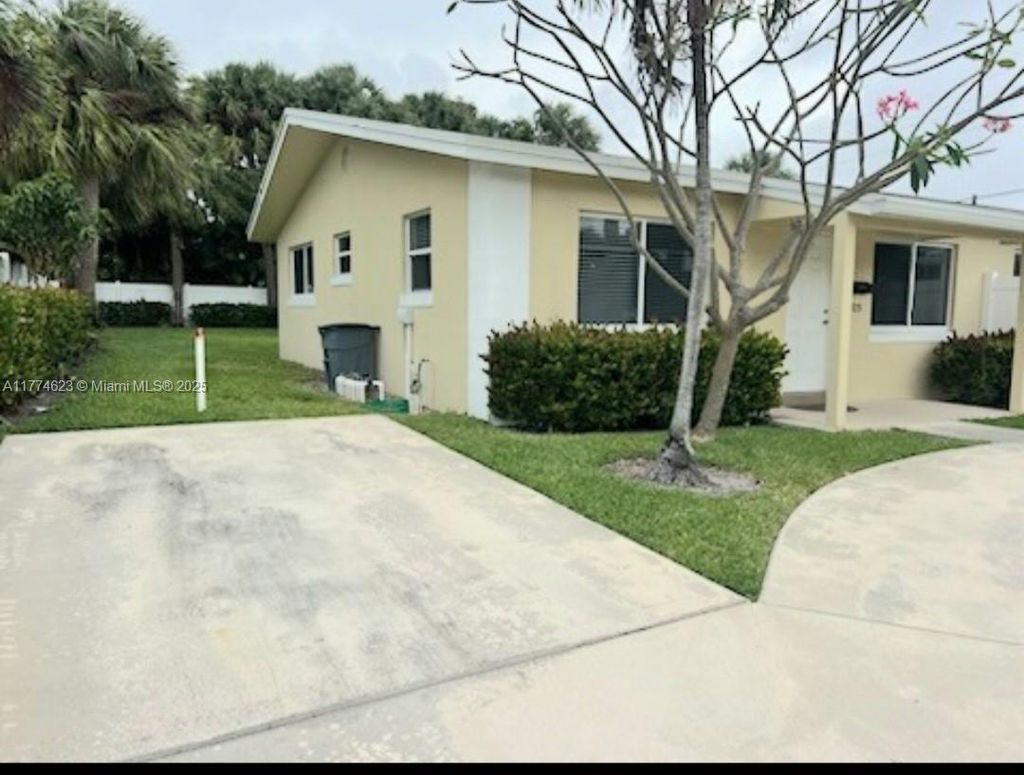 Photo of 323 Northlake Dr # 323/325, North Palm Beach, FL 33408 (MLS # A11774623)