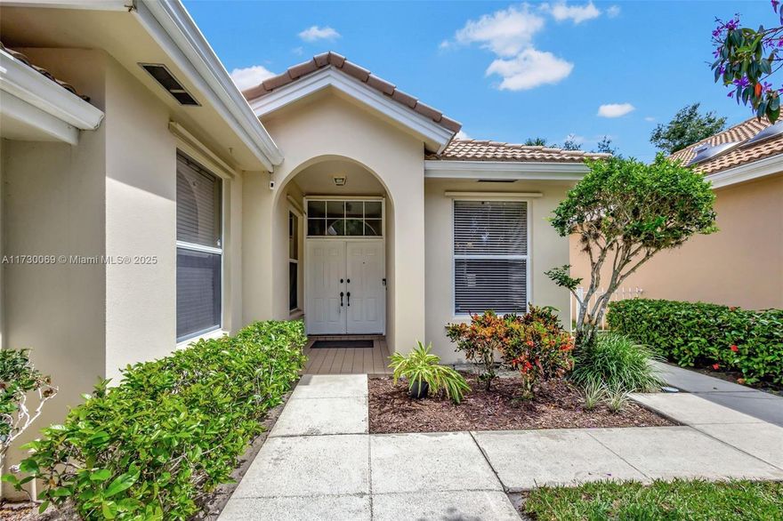 Highly Sought After, 3 Bedroom, 2 Bath, 2 Car Garage, in the ***HAMPTONS at MAPLEWOOD***.