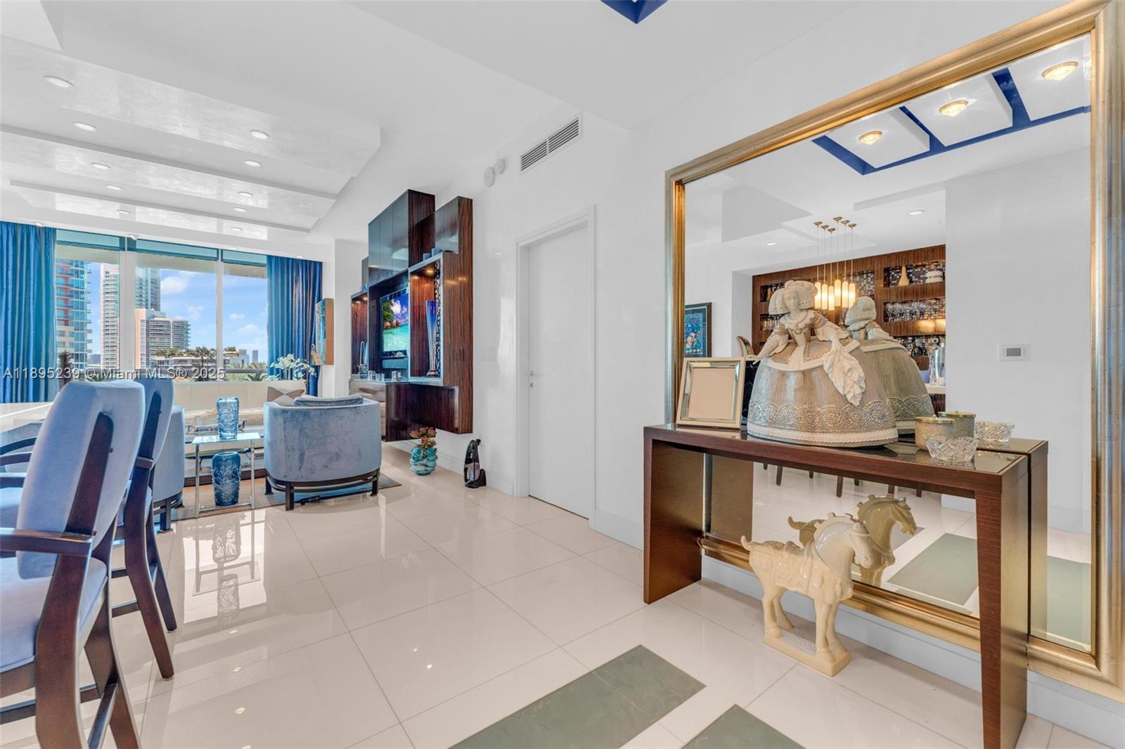 CONTINUUM ON SOUTH BEACH - Residential