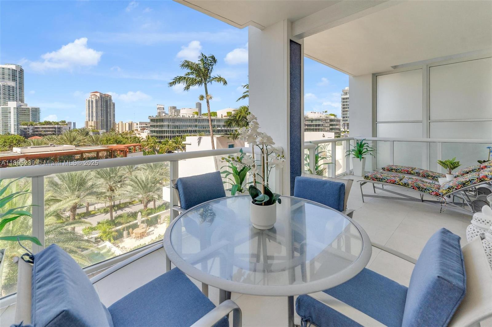 CONTINUUM ON SOUTH BEACH - Residential