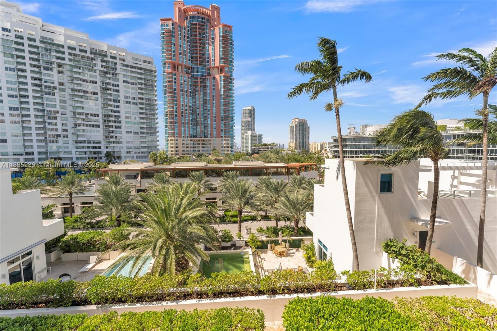 CONTINUUM ON SOUTH BEACH - Residential